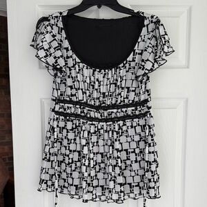 Black and White Geometric Women's Top